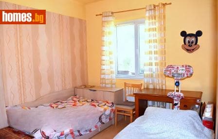Тристаен, 90m²