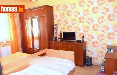 Тристаен, 90m²