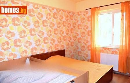 Тристаен, 90m²