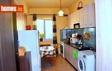 Тристаен, 90m²