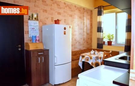 Тристаен, 90m²