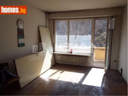 Тристаен, 75m²