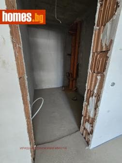Тристаен, 145m²