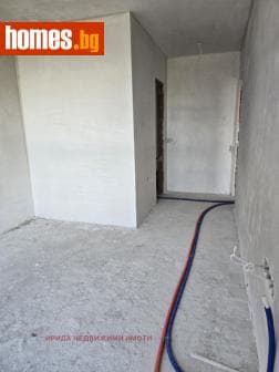 Тристаен, 122m²