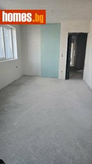 Тристаен, 180m²