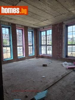 Тристаен, 106m²