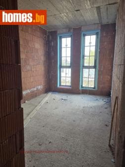 Тристаен, 106m²