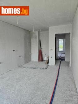 Тристаен, 93m²