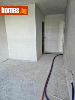 Тристаен, 93m²
