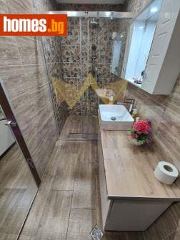 Тристаен, 185m²