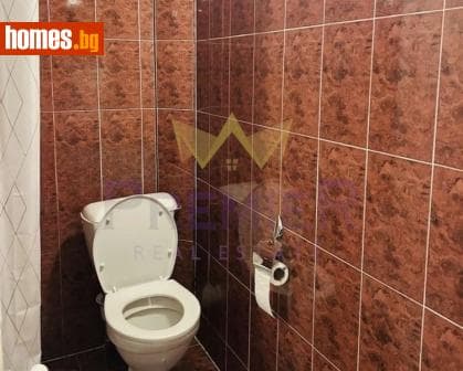 Тристаен, 64m²