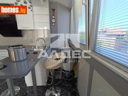 Двустаен, 65m²