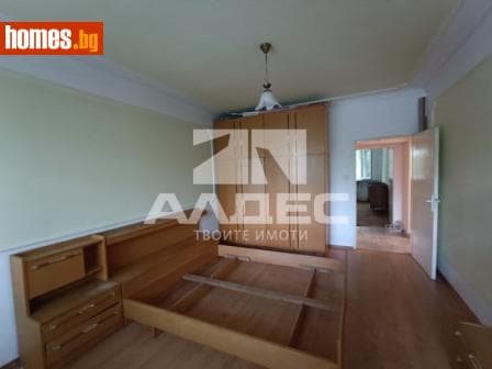Тристаен, 89m²