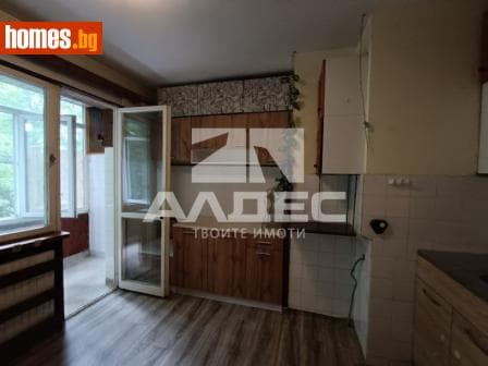 Тристаен, 89m²