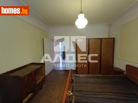Тристаен, 89m²