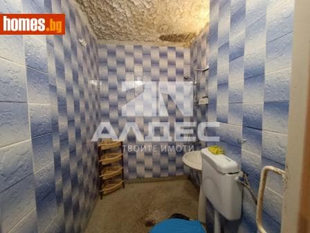 Тристаен, 89m²