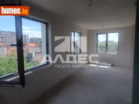 Тристаен, 135m²