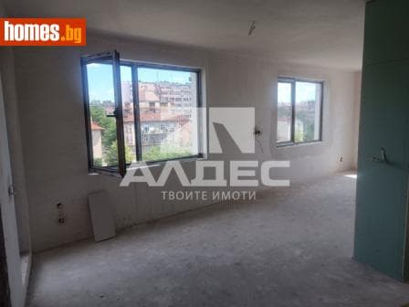 Тристаен, 135m²