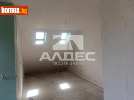 Тристаен, 135m²