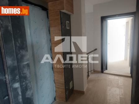 Тристаен, 135m²