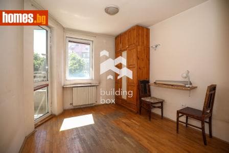 Тристаен, 85m²