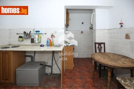 Тристаен, 85m²