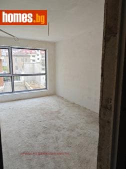 Тристаен, 107m²
