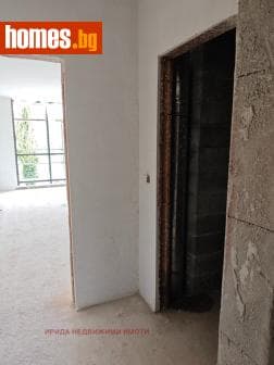Тристаен, 107m²