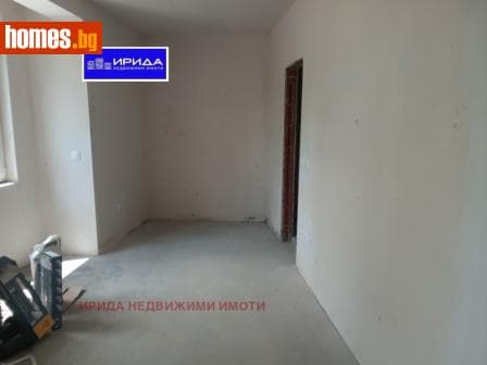 Тристаен, 98m²