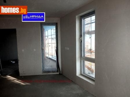 Тристаен, 98m²