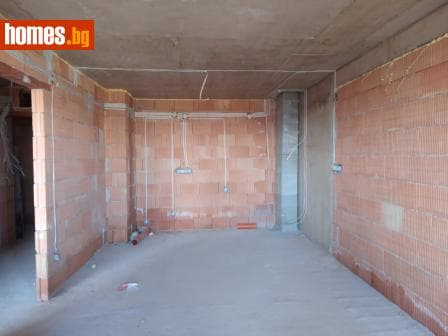 Тристаен, 103m²