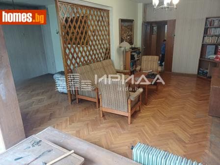 Тристаен, 135m²