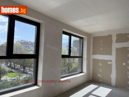 Тристаен, 125m²