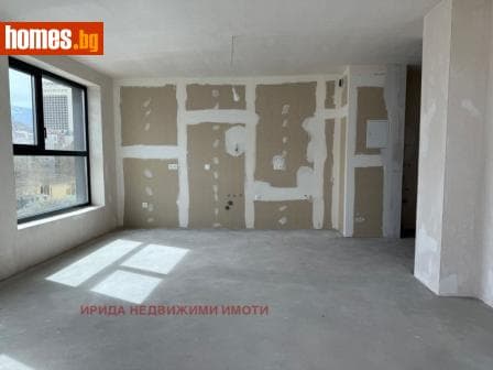 Тристаен, 125m²