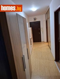 Тристаен, 81m²