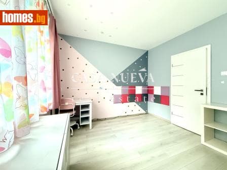 Тристаен, 60m²