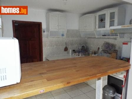 Тристаен, 95m²