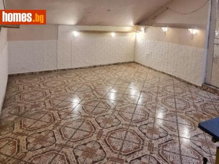 Тристаен, 127m²