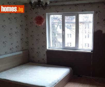 Тристаен, 80m²