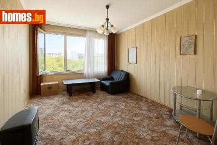 Тристаен, 90m²