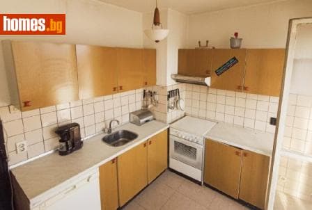 Тристаен, 90m²