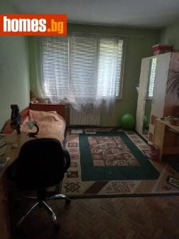Тристаен, 98m²