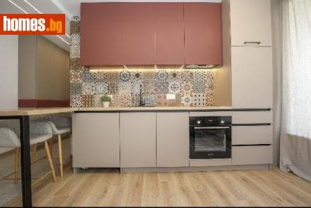 Тристаен, 104m²