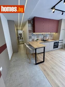 Тристаен, 104m²