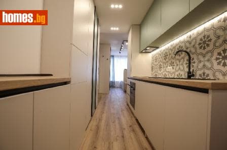 Тристаен, 104m²