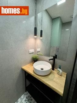 Тристаен, 104m²