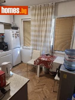 Тристаен, 90m²