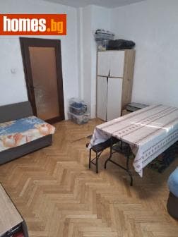 Тристаен, 90m²