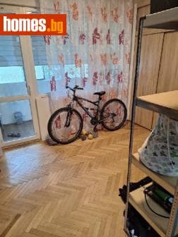 Тристаен, 90m²