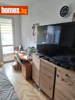 Тристаен, 90m²